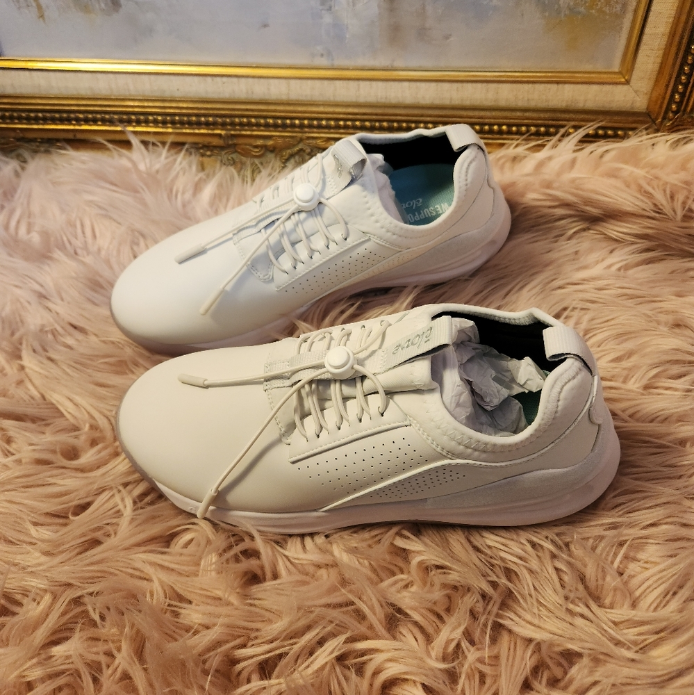 NWOB CLOVE Women Classic in White RET: $149